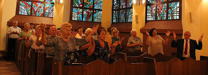 Dwadzieścia pięć lat temu, w uroczystość Wniebowzięcia Najświętszej Maryi Panny, w parafii Miłosierdzia Bożego w Brzesku została założona grupa modlitewna Odnowy w Duchu Świętym „Syjon” (Zdj. Małgorzata Toboła)