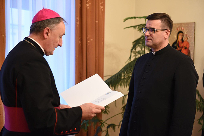 18 grudnia w domu biskupów tarnowskich bp. Andrzej Jeż uhonorował naszego Ks. Proboszcza Wojciecha Wernera godnością kanonika honorowego kapituły mieleckiej. Serdecznie gratulujemy otrzymanego odznaczenia (zdj.Ks. Zbigniew Wielgosz/Foto Gość).