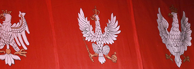Dekorację występu stanowiły wizerunki orła białego z różnych okresów historii Polski, wykonane przez uczestników Warsztatów Terapii Zajęciowej w Brzesku (zdj. Grzegorz Brożek - Gość Niedzielny)