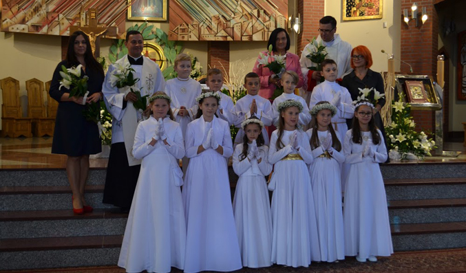 20 września podczas mszy świętej o 13.30,ostatnia grupa dzieci z naszej parafii doczekała się przyjęcia Pana Jezusa do swoich serc (zdj.Krystian Zgraja).